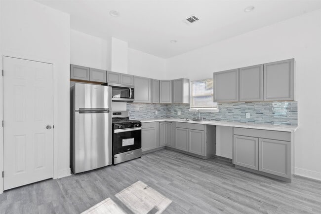 property at 4620 N Railroad Ave