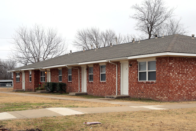 Lilac Road in Chouteau, OK - Foto de edificio - Building Photo