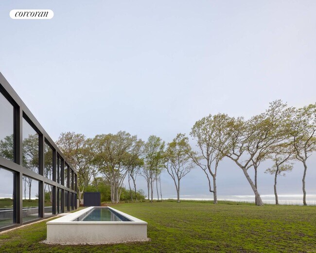 32 Hedges Banks Dr in East Hampton, NY - Building Photo - Building Photo