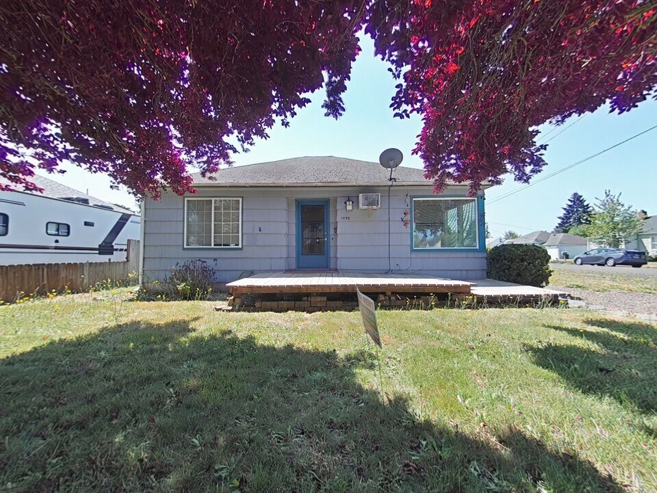 1098 SW 14th Ave in Albany, OR - Building Photo