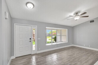 843 Azalea Dr in Royal Palm Beach, FL - Building Photo - Building Photo