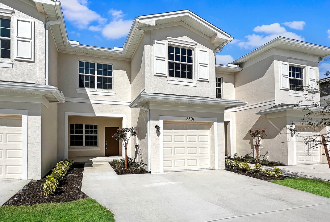 Hearty Homes in Port St. Lucie, FL - Foto de edificio