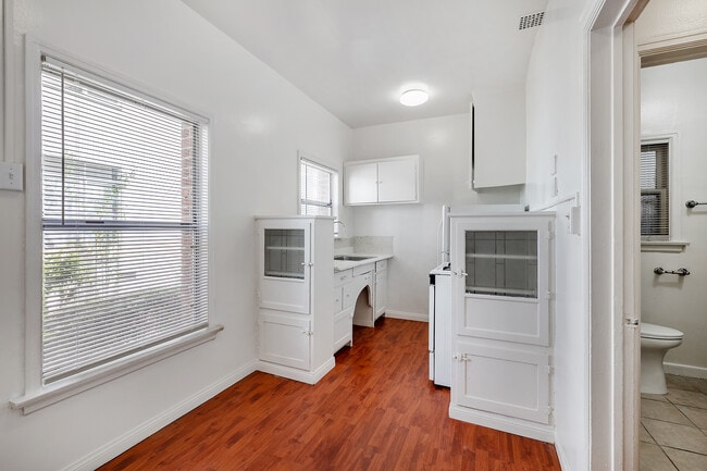 Isabel Apartments, LLC in Glendale, CA - Building Photo - Interior Photo