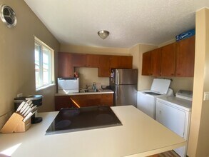 6039 SE Center St, Unit 6039 in Portland, OR - Building Photo - Building Photo