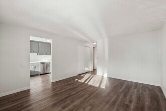 Canyon Ridge Apartment in Tacoma, WA - Foto de edificio - Building Photo