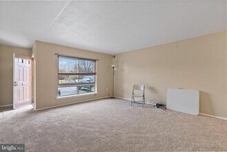 211 James Ct in Evesham, NJ - Building Photo - Building Photo