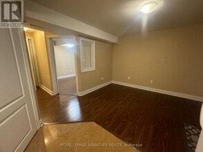 427 Comiskey Crescent in Mississauga, ON - Building Photo - Building Photo