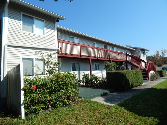 James Street Apartments - Dunedin, FL in Dunedin, FL - Building Photo - Building Photo