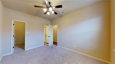 4305 Commando Trl in College Station, TX - Building Photo - Building Photo