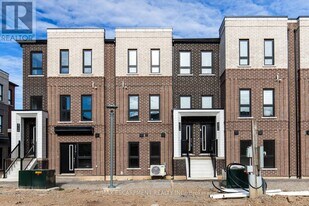 70 Kenesky Dr in Hamilton, ON - Building Photo