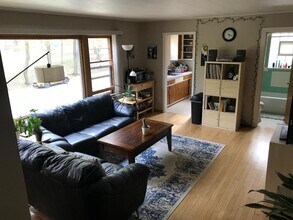 1208 Erin St, Unit A in Madison, WI - Foto de edificio - Building Photo