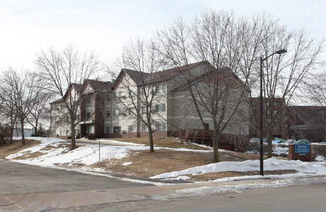 Winnetka West in Minneapolis, MN - Building Photo - Building Photo