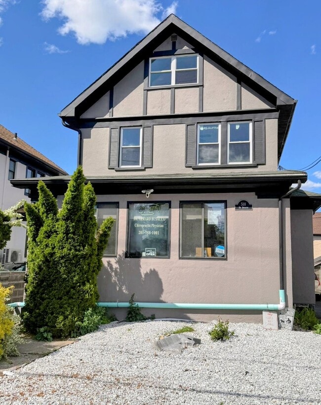 518 79th St, Unit Doctors rd