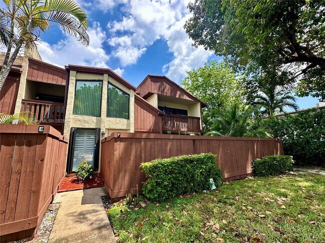 7034 SW 114th Pl in Miami, FL - Building Photo - Building Photo