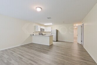 27008 Anthony Ave in Brooksville, FL - Foto de edificio - Building Photo