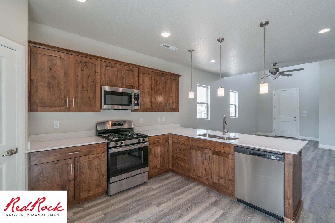 506 N 550 W in Hurricane, UT - Building Photo