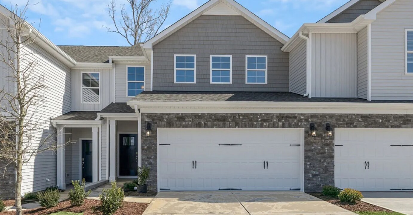 2214 Sugar Cone Way in Fuquay Varina, NC - Building Photo