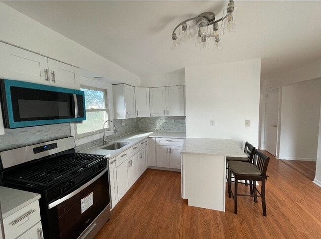 588 McKinley St, Unit 2