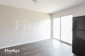 7615 Fishers Pth in San Antonio, TX - Building Photo - Building Photo