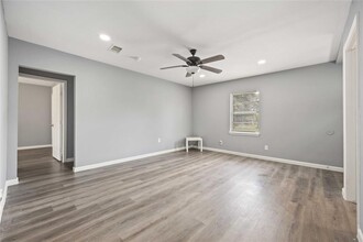 7733 St Lo Rd in Houston, TX - Building Photo - Building Photo