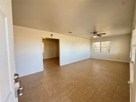 2205 Farr St in Waller, TX - Building Photo