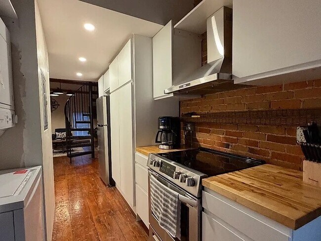 25 State St, Unit 302 in Newburyport, MA - Building Photo - Building Photo