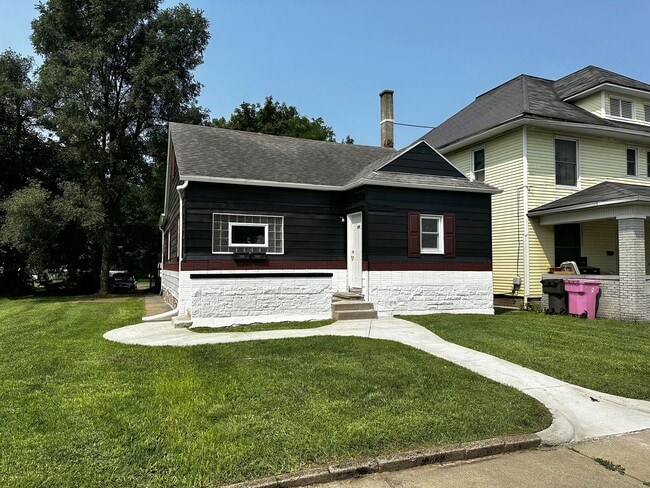 property at 309 N 2nd St