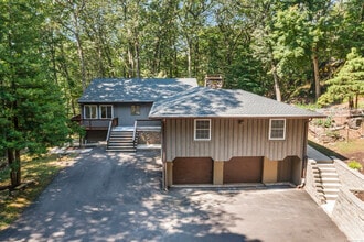 83 Buck Hill Rd in Easton, CT - Building Photo - Building Photo