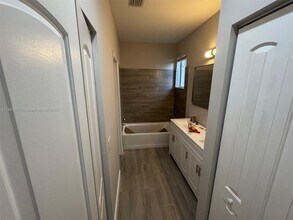 1365 Canary Island Dr in Weston, FL - Building Photo - Building Photo