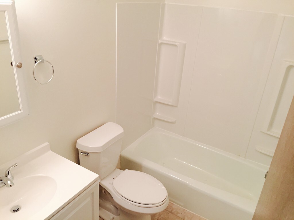 Jamestown Apartments in Charlotte, MI