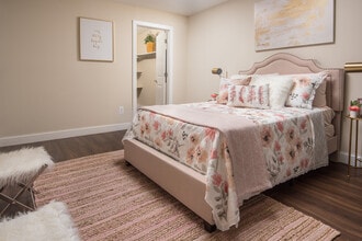 Aspen Grove Apartment Homes in Warminster, PA - Foto de edificio - Building Photo