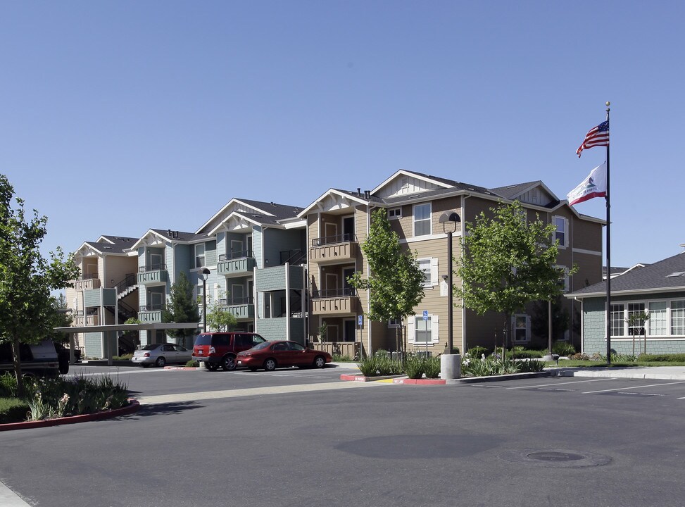 Terracina at Springlake in Woodland, CA - Foto de edificio