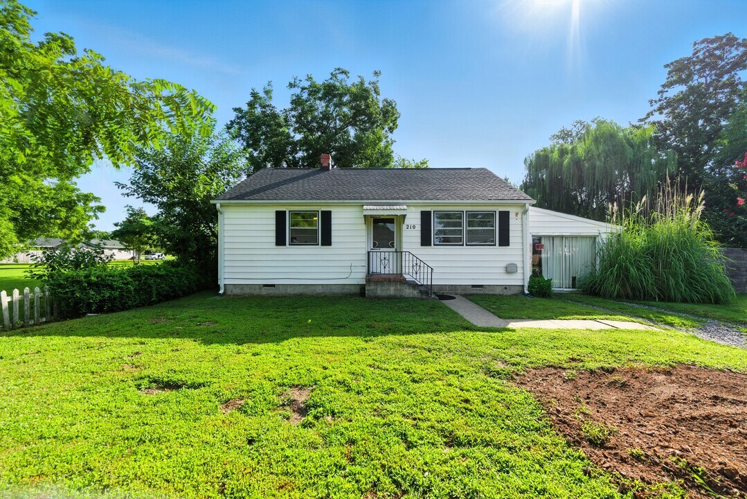 210 Atlantic Ave in Hampton, VA - Building Photo