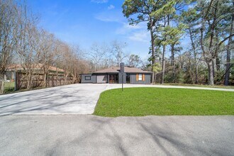 2004 White Oak Dr in Conroe, TX - Building Photo - Building Photo