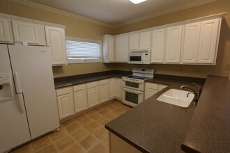 36 Forest Village Pl in Memphis, TN - Building Photo - Building Photo