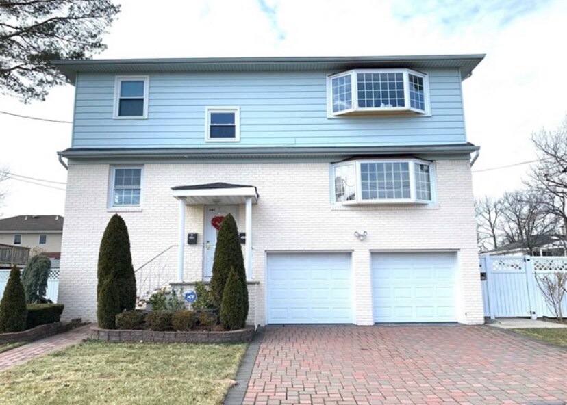 39 E Joseph St in Moonachie, NJ - Building Photo