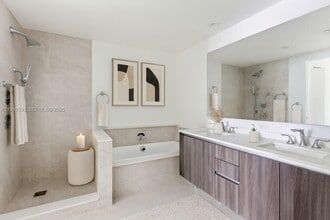 488 NE 18th St, Unit 501 in Miami, FL - Building Photo - Building Photo