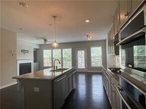 651 Sunset Park Dr in Suwanee, GA - Building Photo - Building Photo