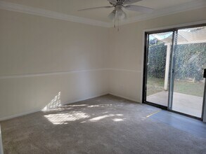 641 Shalimar Dr, Unit Apt B in Costa Mesa, CA - Foto de edificio - Building Photo