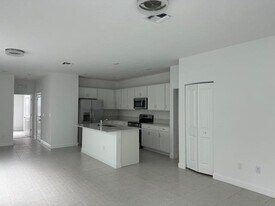 4663 Hollister Ave, Unit 19-201 in Greenacres, FL - Building Photo
