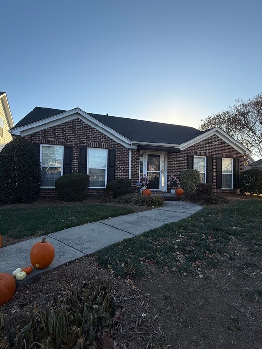 4414 Sages Ave in Indian Trail, NC - Foto de edificio