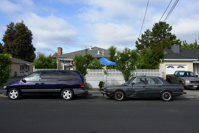 1338-1340 Sierra St in Redwood City, CA - Building Photo - Building Photo