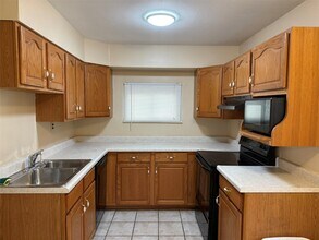 8020 Carlsbad Dr in St. Louis, MO - Building Photo - Building Photo