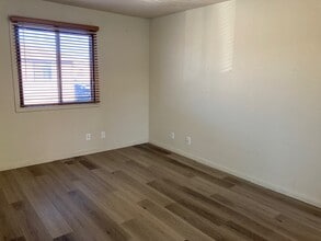 629 Kennedy Dr, Unit 4 in Grand Island, NE - Building Photo - Building Photo