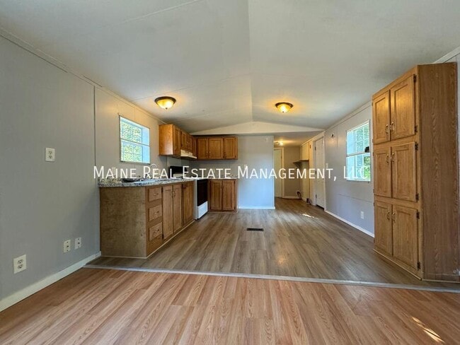 102 Park Dr in Canaan, ME - Building Photo - Building Photo