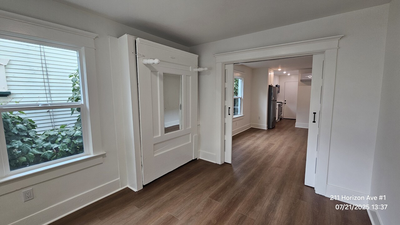 211 Horizon Ave, Unit 1 in Venice, CA - Building Photo