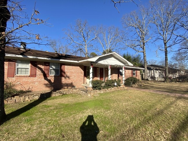 property at 1000 Country Club Rd