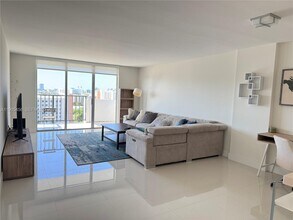 2780 NE 183rd St in Aventura, FL - Building Photo - Building Photo