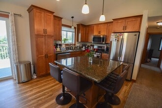 3999 Stone Point Dr NE in Rochester, MN - Building Photo - Building Photo