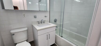 4-5 E 56th St in New York, NY - Building Photo - Building Photo